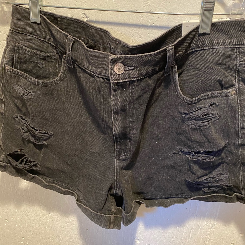 AE Distressed Mom Shorts - NWT